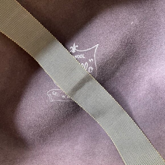 Adolfo Realites Purple Wool Fedora Hat With Beige Ribbon Bow Feather Accent - Picture 11 of 12